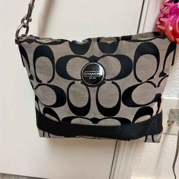 Coach Handbags - Gorgeous Vintage Y2k Coach Signature C s Slouchy Crossbody/ Shoulder bag tote